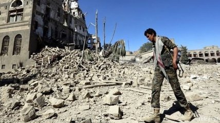 В Йемене атакован военный лагерь: погибли 70 человек