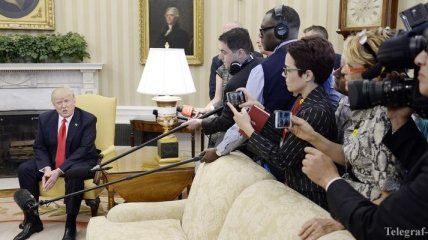 Не пускать в Белый дом: война Трампа с ведущими американскими СМИ достигла апогея