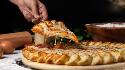 У пиццы с ананасами появился конкурент: сеть негодует от нового рецепта любимого блюда  