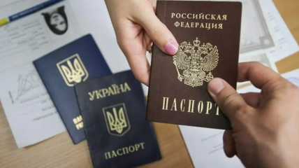 Почему рф спешит выдавать украинцам российские паспорта