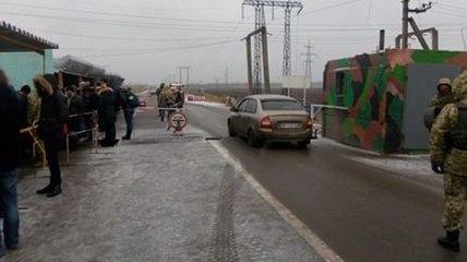 Возле Марьинки боевики обстреляли дорожный коридор