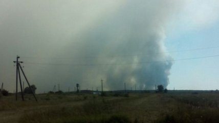 На Гончаровском полигоне продолжают тушить пожар