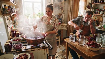 Заготовки на зиму обычно делали всей семьей