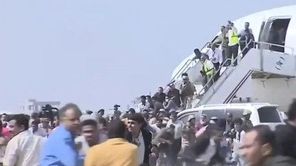 Были слышны перестрелки: в аэропорту Адена в Йемене произошел взрыв (видео)