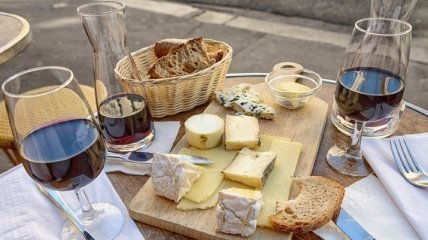 США могут ввести пошлины на сыр и вино из ЕС