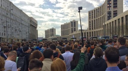 Москва вышла на митинги