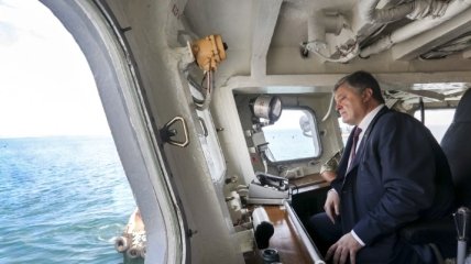 Порошенко поручил ВСУ остановить российские провокации в Азовском море