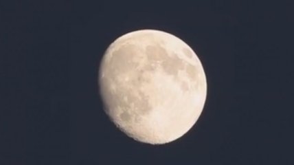 С помощью простой камеры фотограф детально рассмотрел Луну