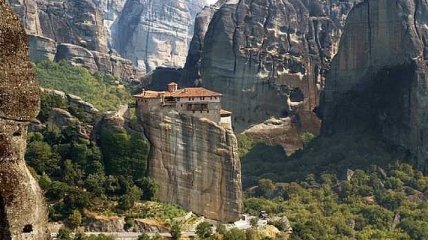 Духовные святыни: самые труднодоступные монастыри мира (Фото)