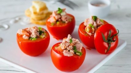Рецепт дня: фаршированные помидоры с тунцом