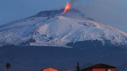 Извержение самого высокого вулкана Европы (Видео)