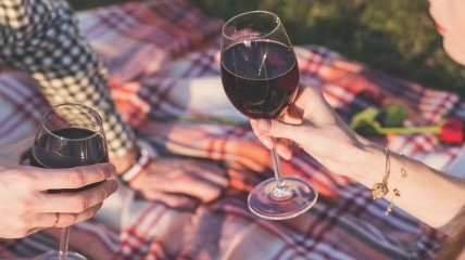Исследование: могут ли два бокала вина помочь продлить жизнь человеку