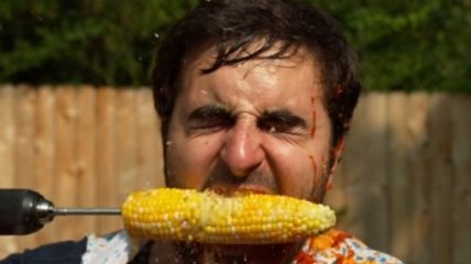 Скоростное поедание кукурузы с помощью дрели (Видео)