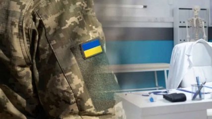 Військовий у військовому кабінеті