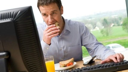 Офисные работники чаще страдают лишним весом