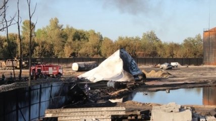 На нефтебазе под Киевом пожара нет, спасатели перекачивают горючее