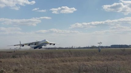 Впервые после модернизации: Ан-225 "Мрия" отправился в Китай за оборудованием для борьбы с COVID-19