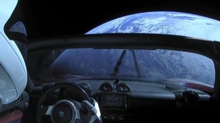 Маск опубликовал видео со своей Tesla на орбите (Видео) 