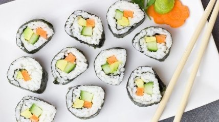 Суши: чем может быть опасно традиционное японское блюдо
