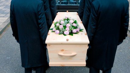 Для кремації використовують особливі труни