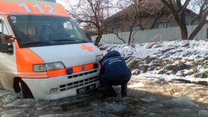 На Луганщине "скорая помощь" Нацгвардии застряла во льду