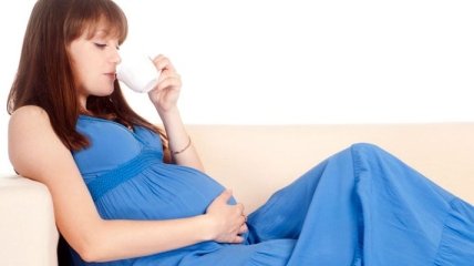 Употребление кофеина во время беременности уменьшает вес ребенка 