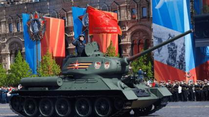 На параде в РФ показали танк Т-34