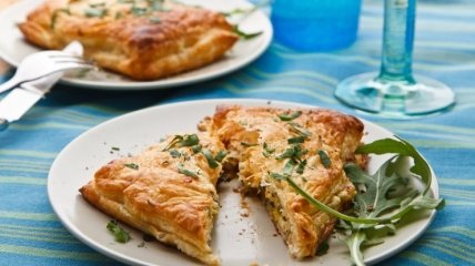 Кармашки из слоеного теста - сытная закуска