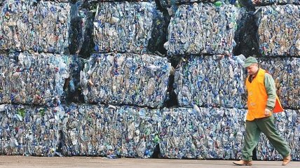 Порошенко предлагает французам инвестировать в переработку мусора в Украине