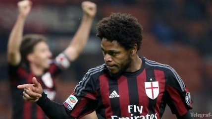 "Милан" может продать Адриано