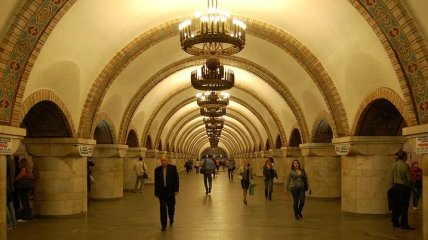 Станция метро "Золотые ворота" закрыта из-за сообщения о минировании