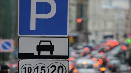 Киев переходит на безналичную оплату парковки 