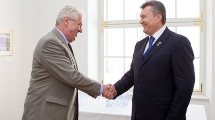 Виктор Янукович ждет президента Чехии Милоша Земана в октябре