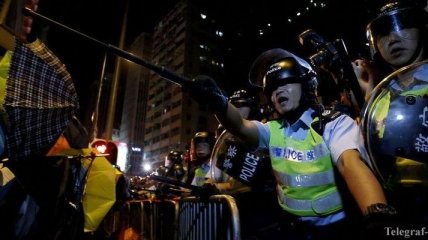 В Гонконге снова подрались протестующие и полиция 