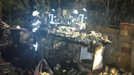 В Киеве полностью сгорел частный дом, погибли двое человек
