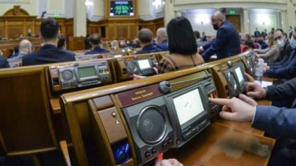 Выплаты ФОПам, новые довыборы в Раду и решение по Донбассу: какие еще важные шаги сделали нардепы на заседаниях 30 марта