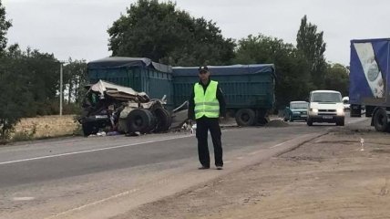 В Николаевской области столкнулись три грузовика: погиб человек
