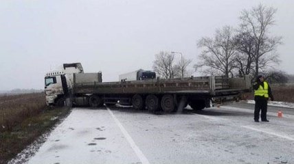 Микроавтобус врезался в грузовик на Полтавщине: погиб водитель