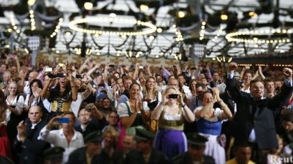 В Мюнхене открылся фестиваль пива "Октоберфест"