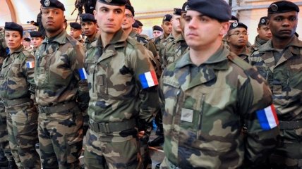 В боях участвовать не будут: Зеленский рассказал, как французские военные могут помочь Украине