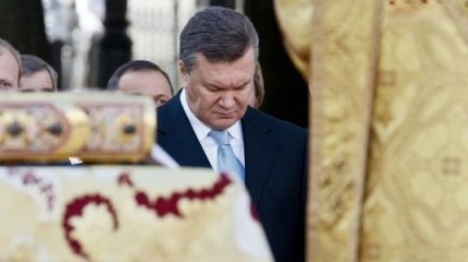 Янукович сегодня будет молиться на Афоне за Украину 