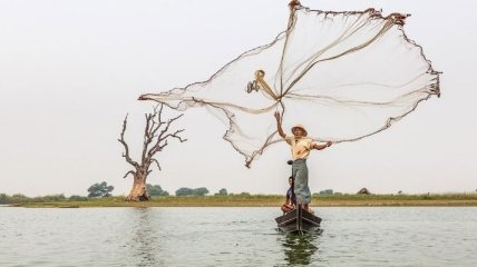 Древний способ ловли рыбы огромными сетями (Фото)