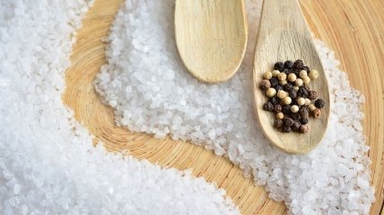 Ценные советы от диетологов: как снизить потребление соли и чем ее заменить