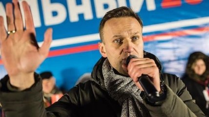 Навальний впав у кому і підключений до апарату ШВЛ