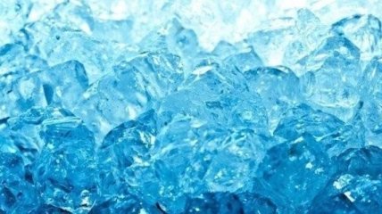 Загадочная жидкость: почему вода не замерзает подо льдом