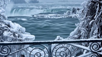 В объятиях холода: как выглядит Ниагарский водопад зимой (Фото)