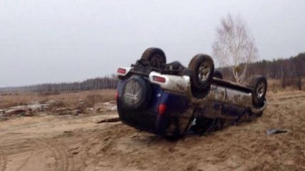 В Ровенской области добытчики янтаря перевернули автомобиль СБУ