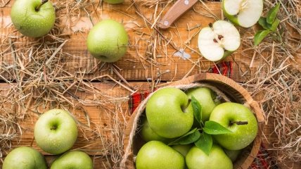 Чем обработать яблоки, чтобы они не темнели при нарезке: советы хозяйкам