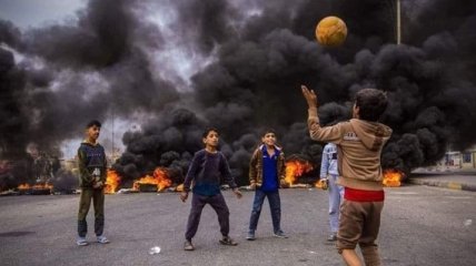Протесты в Ираке: митингующие во второй раз подожгли консульство Ирана