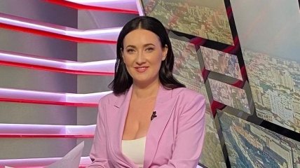 Попавшая в ДТП украинская телеведущая показала, как "замазывала" синяки перед эфиром